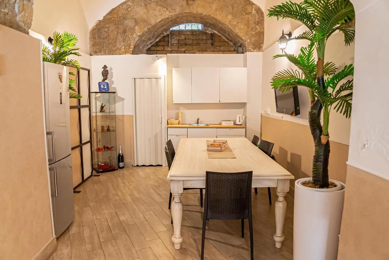 Bruno'S Historic Home Napoli
